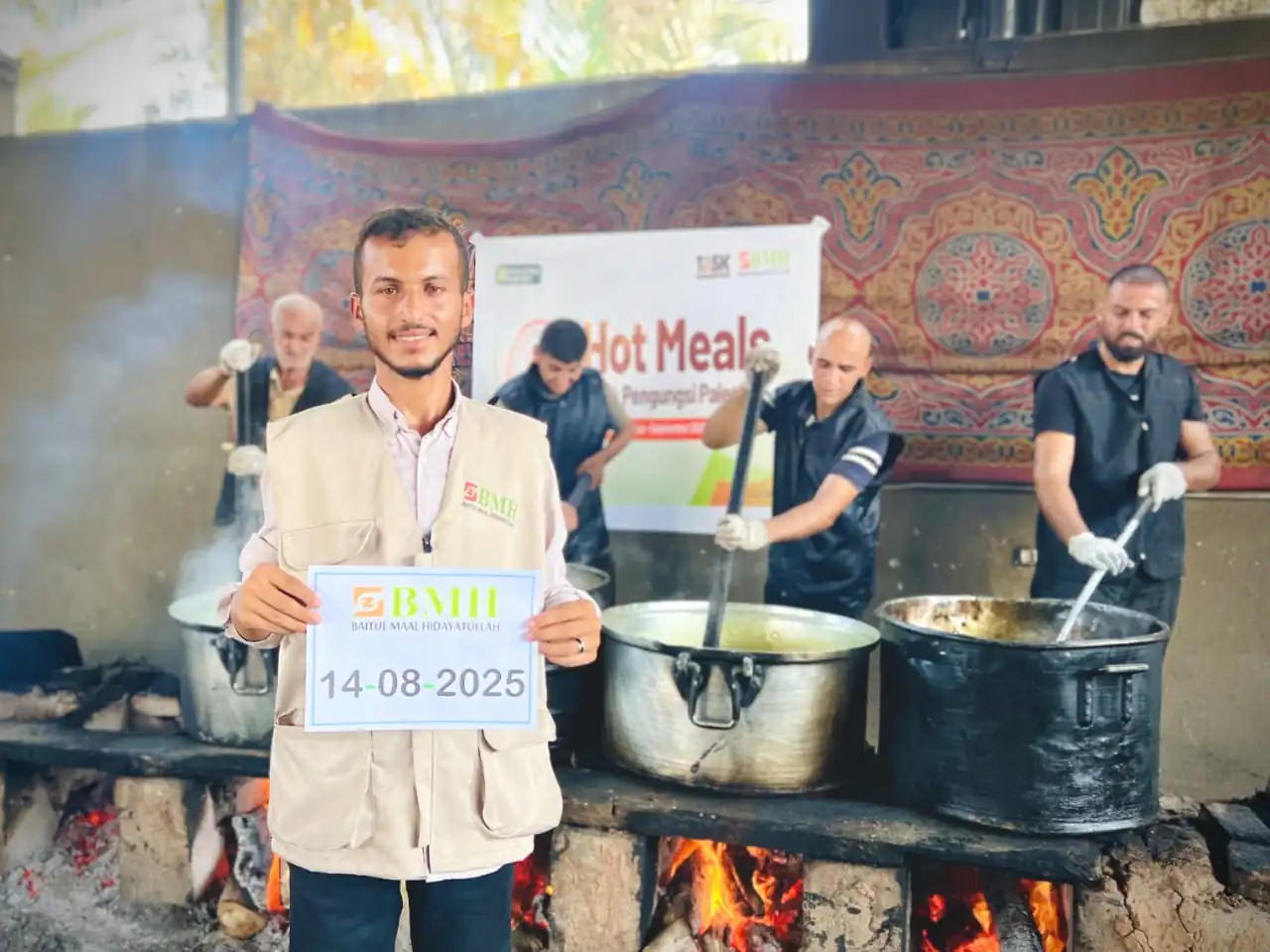BMH Salurkan 1.000 Paket Makanan untuk Warga Gaza